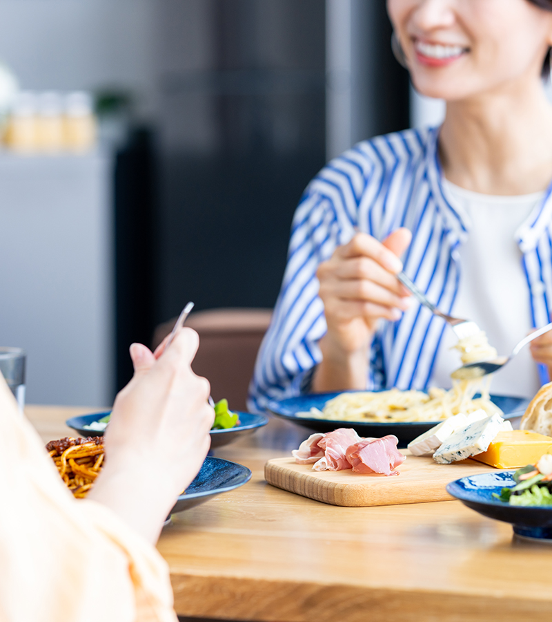 周辺に商業施設あり（コンビニ・スーパー/飲食店など）